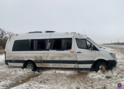 Маршрутка разбилась на заснеженной трассе под Волгоградом