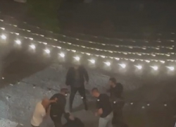 Массовая драка произошла у ресторана в Волгограде - видео