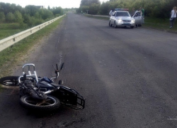 14-летний подросток на угнанном мотоцикле погиб при столкновении с автомобилем Subaru в Волгоградской области