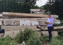 Бетонная плита убила 7-летнего ребенка под Волгоградом 