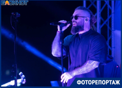 Бесплатный концерт Burito собрал толпу на парковке в Волгограде 