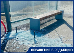 «Мы ее выбивали кровью»: новую остановку разбили вандалы в Волгограде