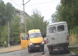 Двое детей и женщина пострадали от удара Subaru с маршруткой в Волжском