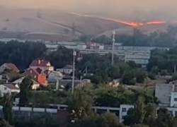 Жуткими кадрами пожара в Чапурниковской балке делятся волгоградцы