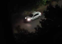 Призрачный гонщик устроил ночной кошмар жителям центра Волгограда: видео