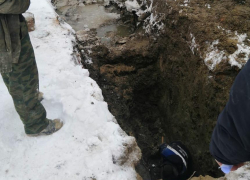 Скромный штраф получили виновные после падение ребенка в разрытую коммунальщиками яму с водой в Городище