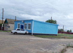 Под Волгоградом «пятёрка» врезалась в магазин