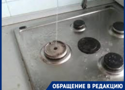 Фонтан воды забил из газовой плиты: угроза взрыва возникла в пятиэтажке Волгограда 