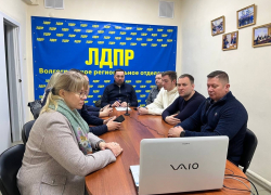 Противники Путина в Волгограде собрались под крылом главного ЛДПРовца региона