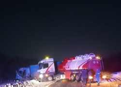 КамАЗ протаранил бензовоз «Лукойл» на трассе в Волгоградской области