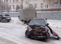 Опубликовано видео жесткого ДТП в Советском районе Волгограда