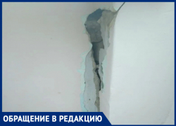 "Штукатурка сыплется, крыша разъезжается": в станице Клетской дети занимаются в аварийном здании начальной школы