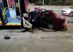 Тела на дороге, машина в «мясо»: видео с места смертельного ДТП с троллейбусом в Волгограде