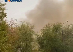 Огромный столб дыма сняли на видео в центре Волгограда