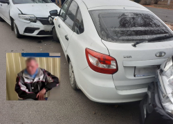 Угонщик такси протаранил пять авто при бегстве от полиции: видео из центра Волгограда