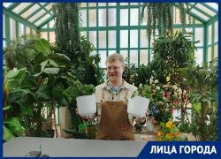 «Самый любимый – перец на кошачьем наполнителе»: биолог-экспериментатор из Волгограда выращивает клубнику в тумбочке и помидоры в шкафу