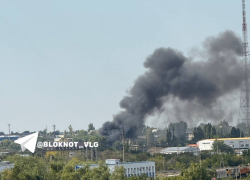 Крупный пожар вспыхнул в промзоне Жилгородка в Волгограде 