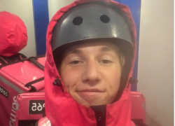 Инцидент со сбитым в ДТП курьером в Волгограде прокомментировал "Самокат"