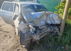 Машина всмятку, пассажир калека: заснувший водитель влетел в припаркованную машину под Волгоградом