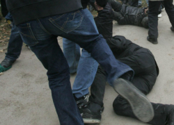 15-летний подросток в компании приятелей жестоко избил двух взрослых мужчин под Волгоградом  