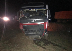 Под Волгоградом фура протаранила три легковушки: пять пострадавших