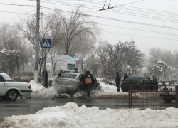 В Волгограде авто после ДТП вылетели на площадь перед «Царицынской оперой»
