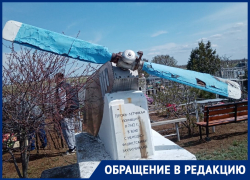 Памятник героям-летчикам разваливается по кусочкам в Волгограде