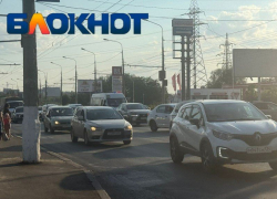 Спартановка в Волгограде вечером встала в гигантскую пробку