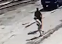 Ограбление 9-летнего мальчика сняли на видео в Волгограде