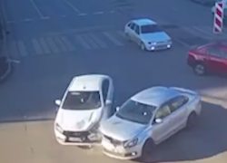 Тройное ДТП в центре Волгограда попало на видео