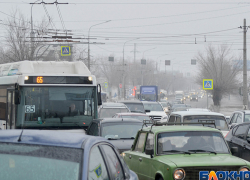 Многокилометровая пробка в Дзержинском районе Волгограда парализовала движение автомобилистов