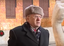 «Мы вас любим! Ура!»: Жириновский в надежде стать президентом приехал в Волгоград 6 лет назад