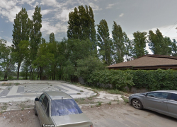 «Скорее всего, перерезали шею»: в Волгограде за кафе нашли почерневший труп мужчины