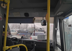 Первая Продольная в Волгограде замерла в гигантской пробке 