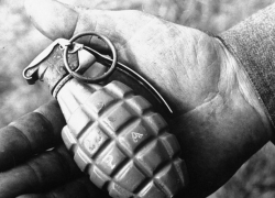 Житель Волгоградской области с гранатой в руках вымогал у соседа деньги 