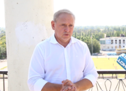Мэр Волжского пообещал вернуть городу сгоревшее историческое здание стадиона Логинова