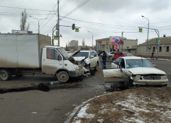 Два тройных ДТП в Волгограде попали на видео