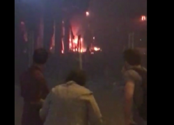 Пожар в речпорту попал на видео в Волгограде