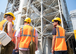 "Сказали закрыть окна, выброс хлора": утечка произошла на "Каустике" в Волгограде