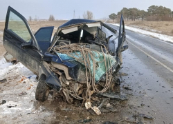 Двое скончались, двое в больнице: на трассе под Волгоградом столкнулись  Lexus и «двенадцатая»