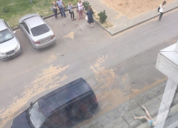 Тело обнаженного мужчины обнаружено под окнами новостройки в Волгограде