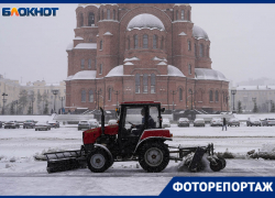 Хроника вторых суток снегопада в Волгограде: как власти проигрывают борьбу с погодой