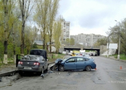В столкновении иномарок в центре Волгограда пострадали двое мужчин и ребенок