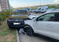 10 суток ареста получила сбившая несколько машин на стоянке пьяная волгоградка на  Kia