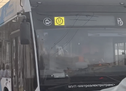 Волгоградцы пожаловались на отправляющиеся в депо троллейбусы в час пик