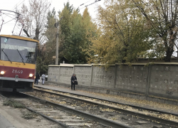 Трамвайные рельсы оборвались в час пик в Волгограде