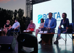Два депутата и легкоатлетка провели вечер в компании молодых людей под Волгоградом