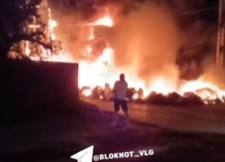 Несколько улиц в Краснооктябрьском районе Волгограда остались без света из-за сгоревшей свалки 