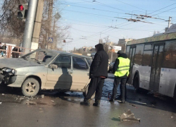 Автобус "Питеравто" попал в ДТП на севере Волгограда