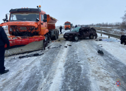 Девушка и подросток погибли в страшной аварии на заснеженной волгоградской трассе
